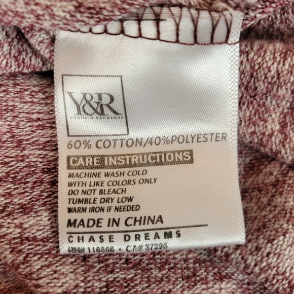 YOUNG & RESTLESS Sweater Red White Pull Over Size Medium - Picture 7 of 7